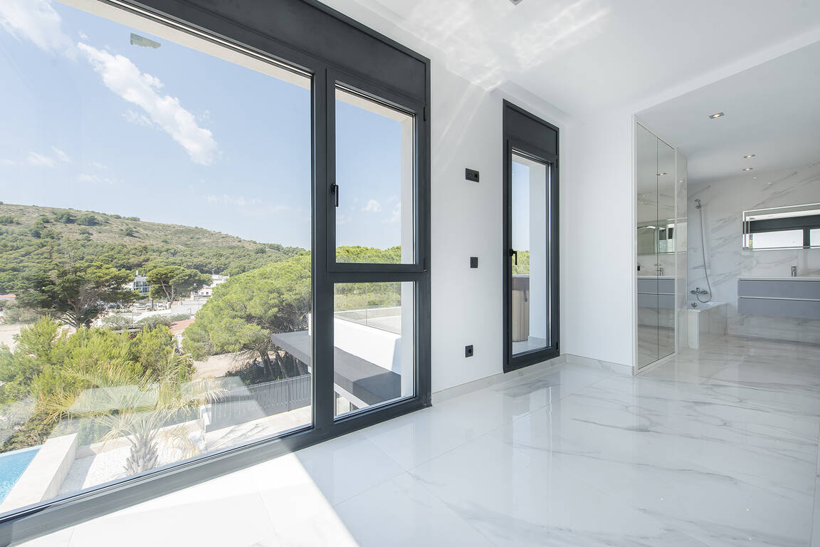 Schönes neues Haus mit Meerblick zu verkaufen in Cala Montgo, L'Escala