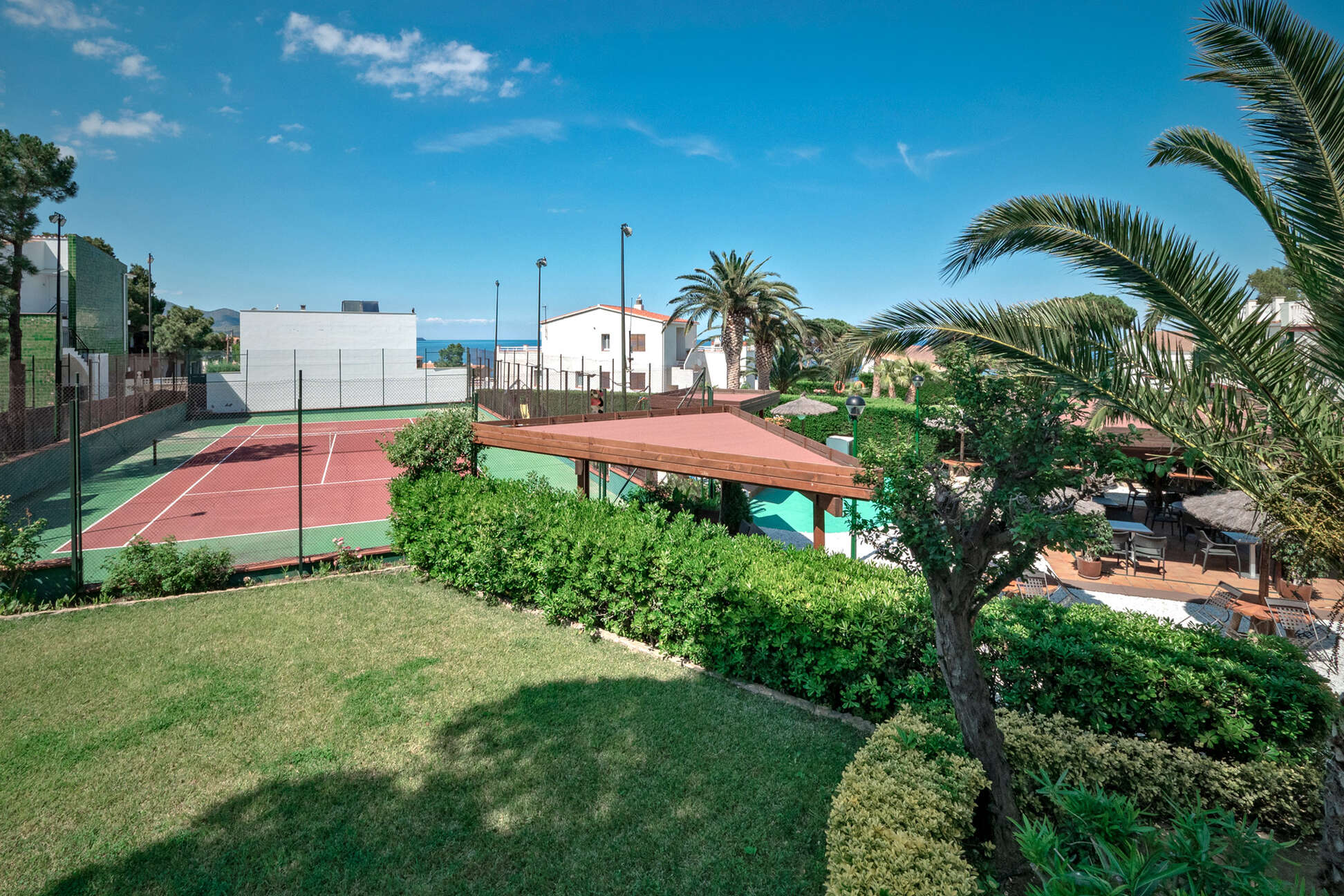 Beautiful holiday complex 1st line of sea Llança