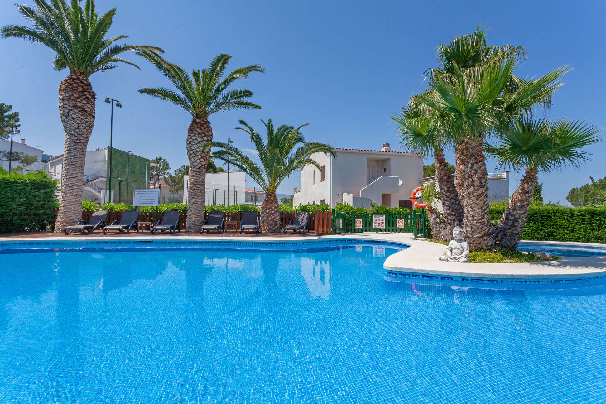 Beautiful holiday complex 1st line of sea Llança