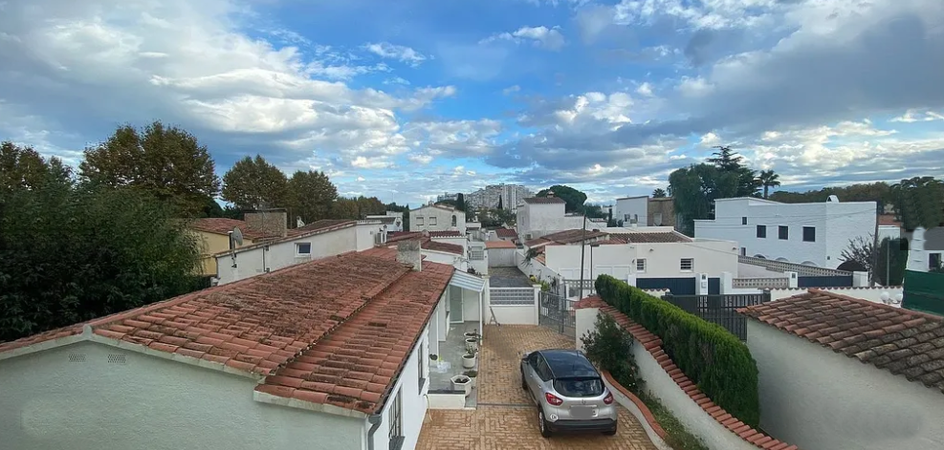 Casa reformada amb un estudi a la venda a Empuriabrava