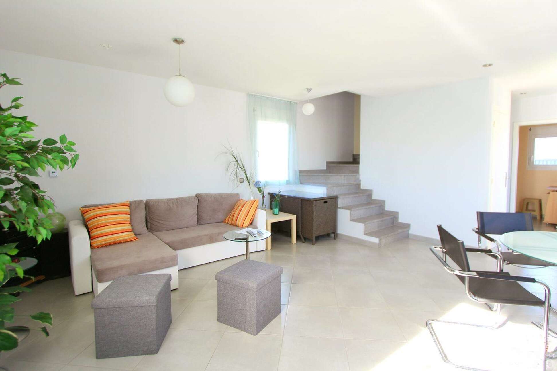 Maison rénovée avec un studio à vendre à Empuriabrava