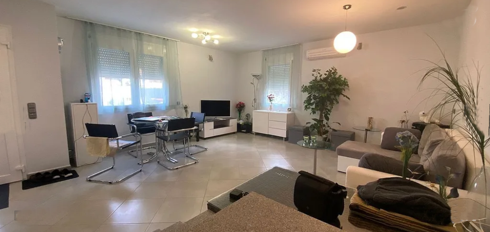 Renovated house with a studio for sale in Empuriabrava