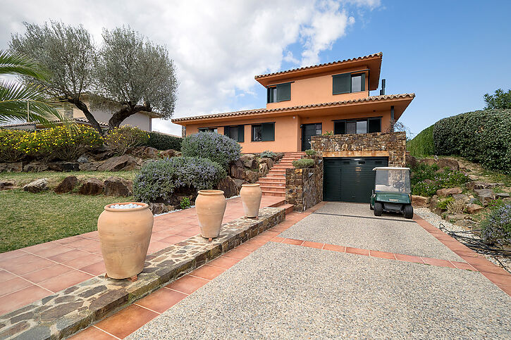 Beautiful house for sale in Torremirona Golf