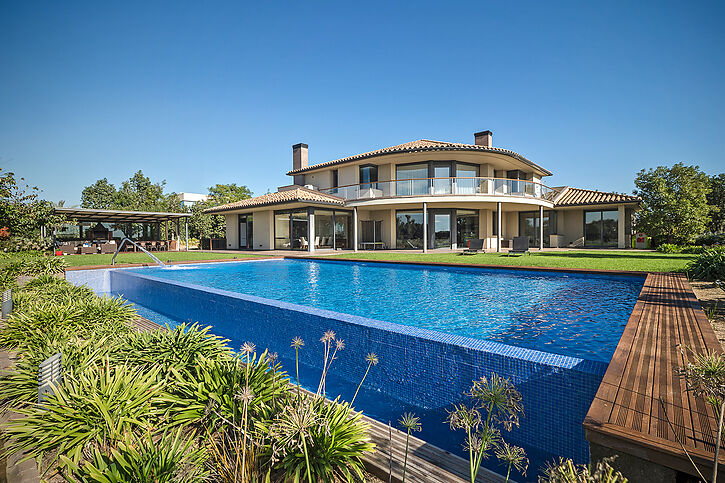 Magnificent high standing villa for sale in Golf de Peralada