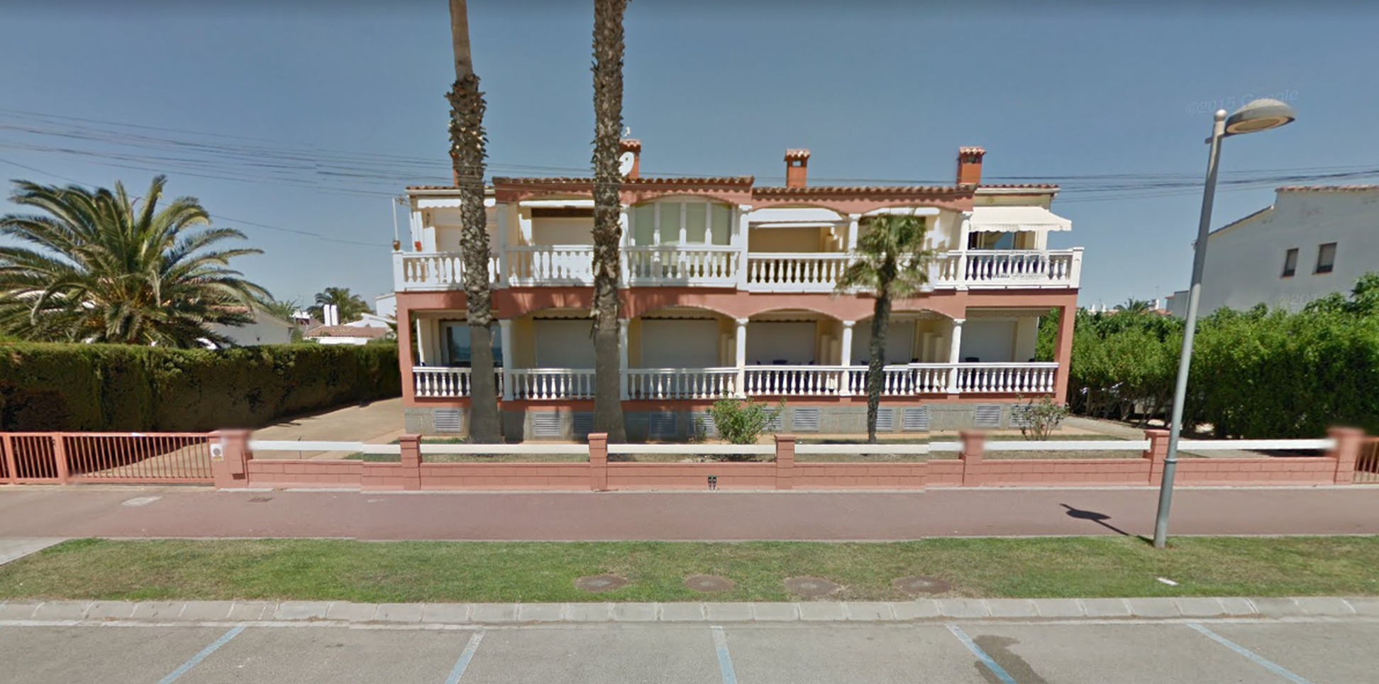Building of 8 flats on the seafront for sale Empuriabrava