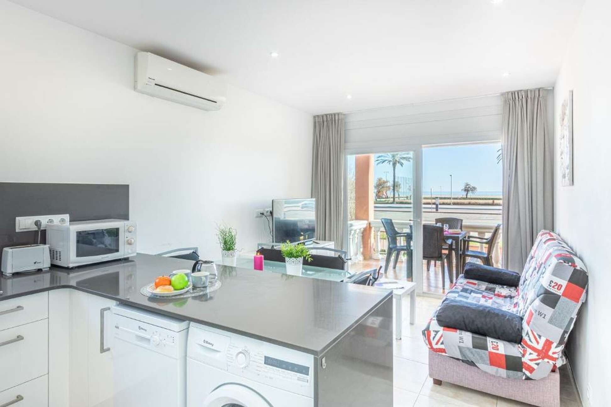 Building of 8 flats on the seafront for sale Empuriabrava
