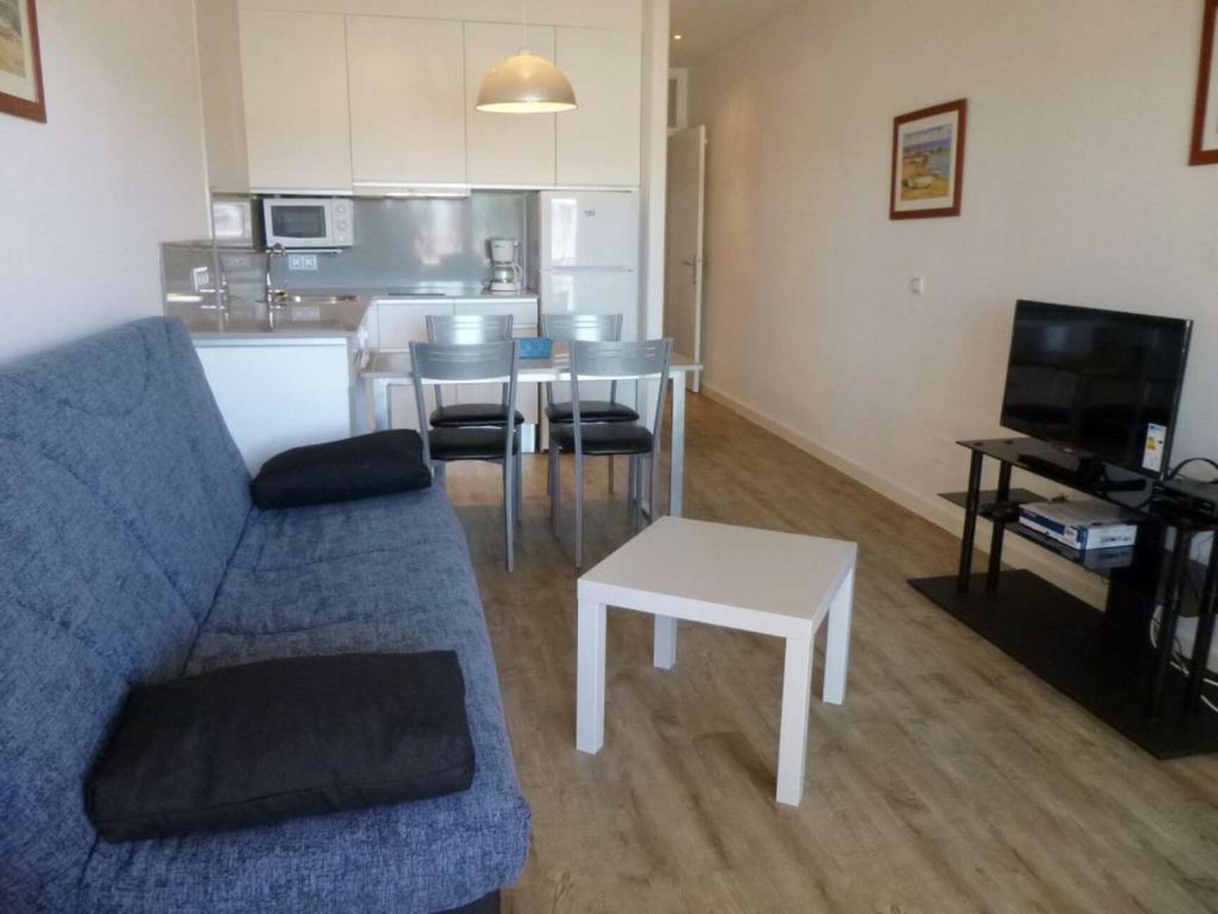 Building of 8 flats on the seafront for sale Empuriabrava