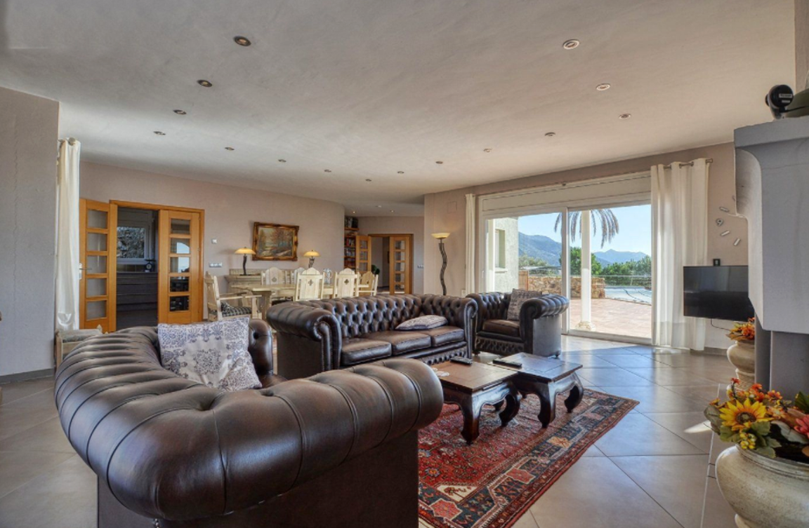 Villa de lujo a la venta con vistas panorámicas en Palau Saverdera