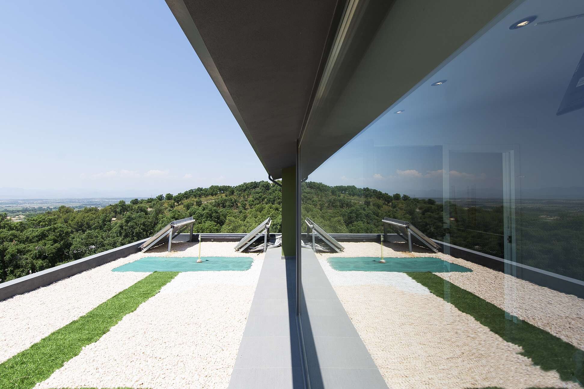 Moderna casa a la venta con piscina en Palau Savardera