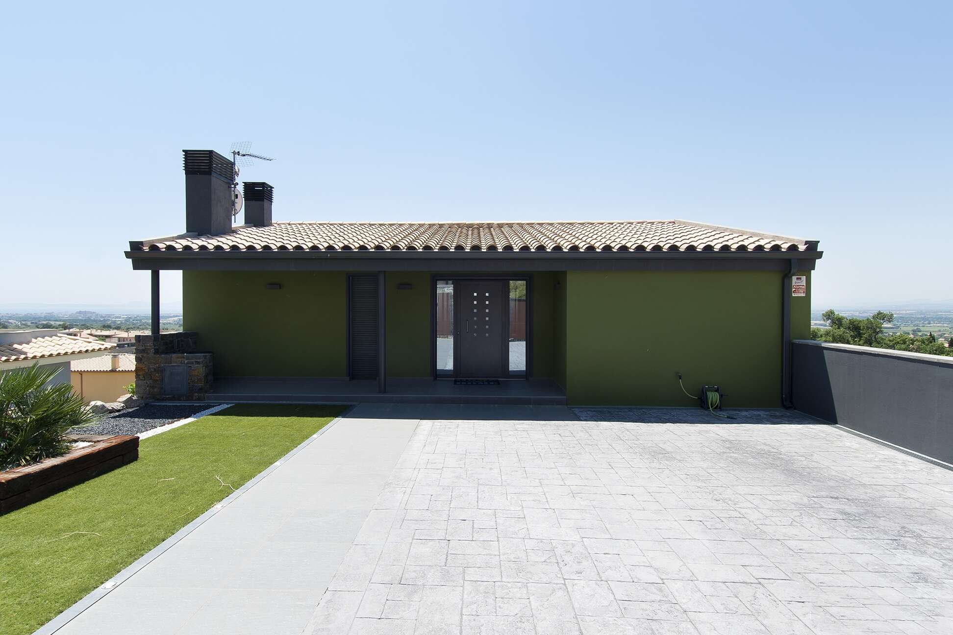 Modern house for sale with pool in Palau Saverdera