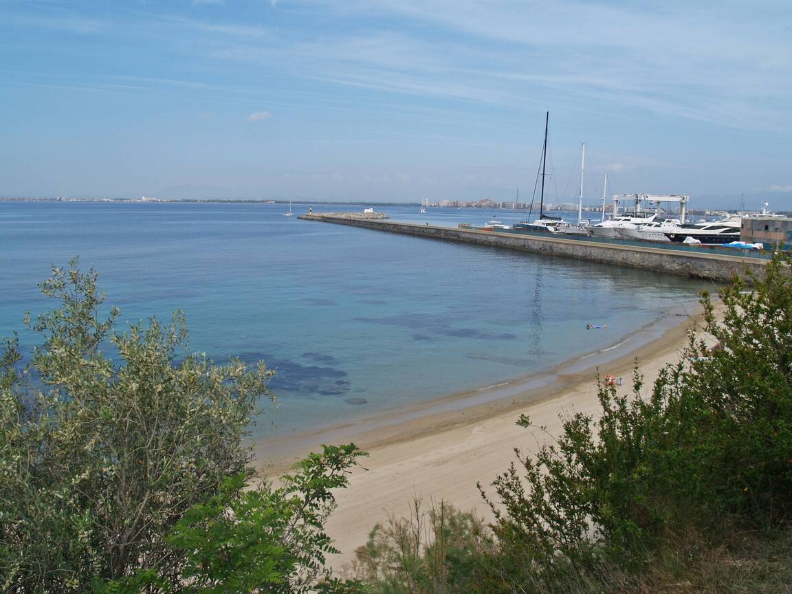 New first floor flat with sea views for sale, Roses P-1