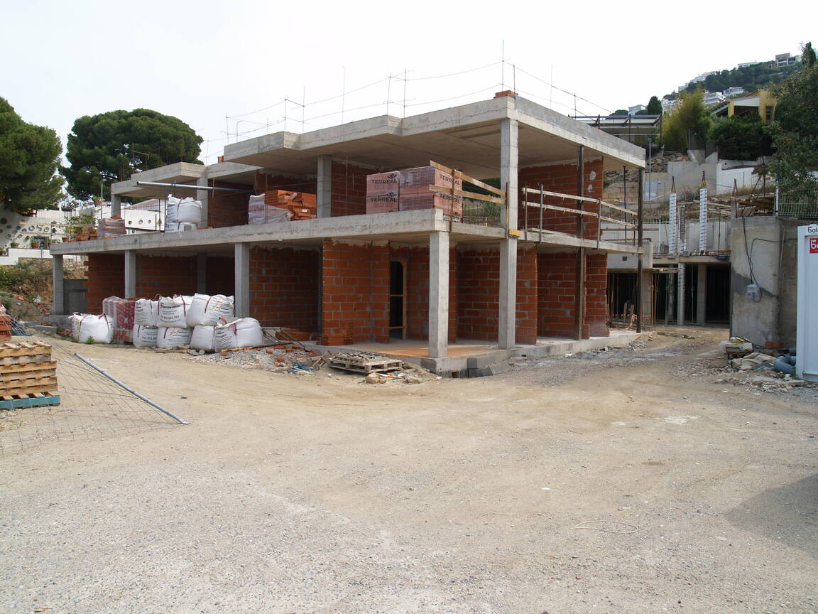Neue Erdgeschosswohnung mit Meerblick zu verkaufen, Roses P-1