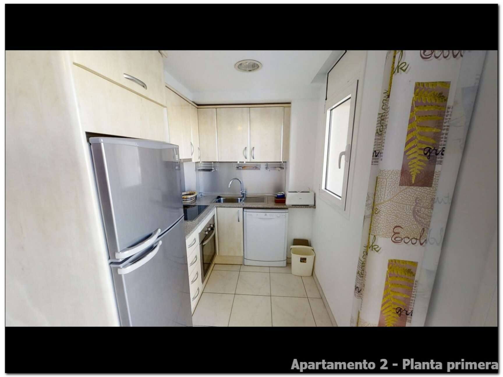 Bâtiment à vendre Empuriabrava, 3 appartements, grand garage et amarre de 20x6m.