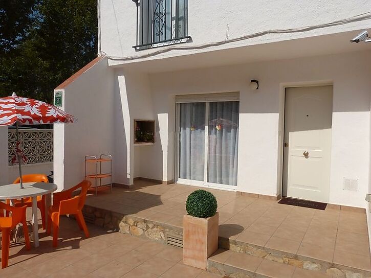 House for sale with communal pool Empuriabrava