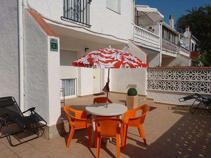 House for sale with communal pool Empuriabrava