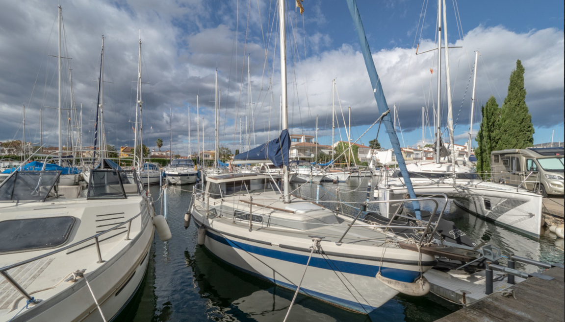 Bonic apartament amb amarratge davant del port