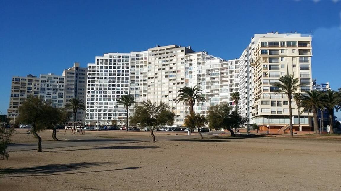 Flat with parking in 1st sea line for sale Empuriabrava