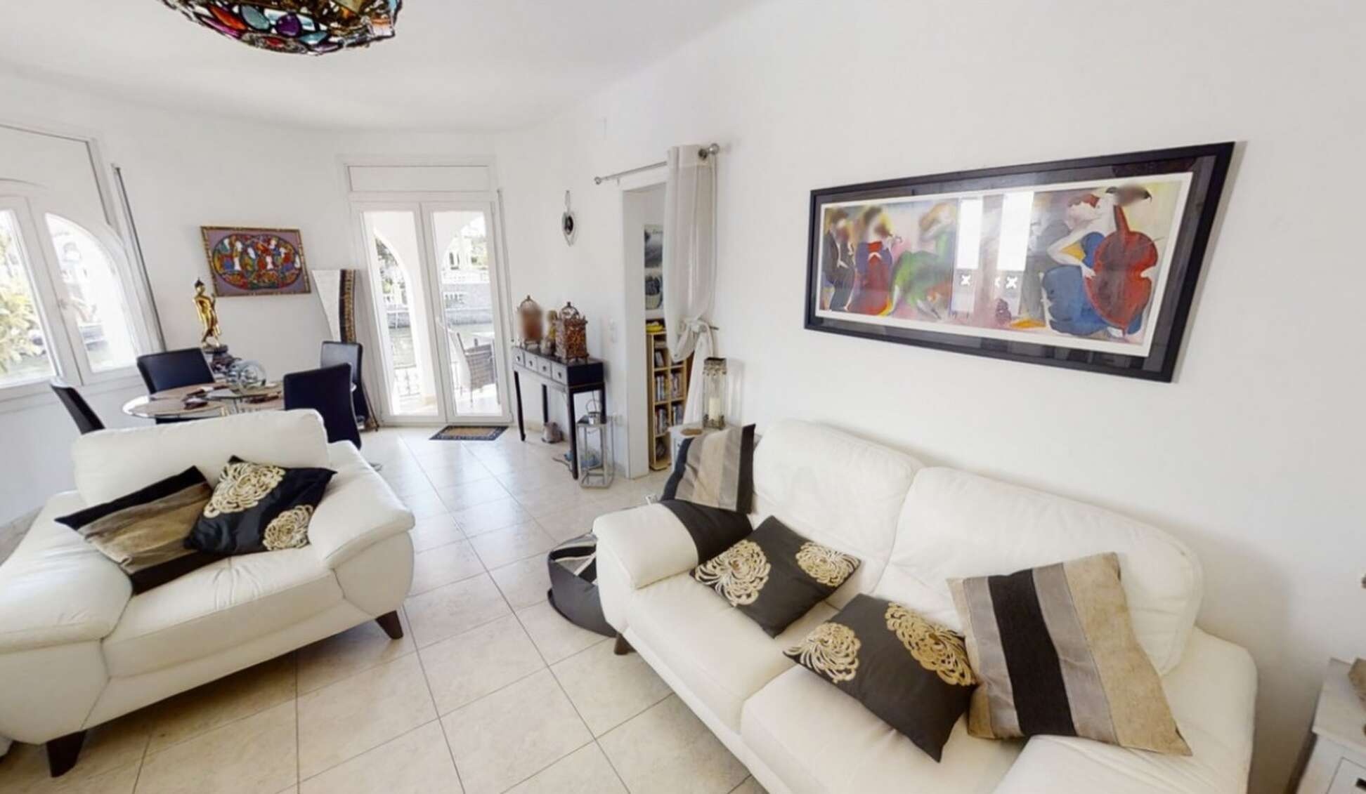 Haus am Kanal mit 10 m Liegeplatz am Empuriabrava-Kanal.