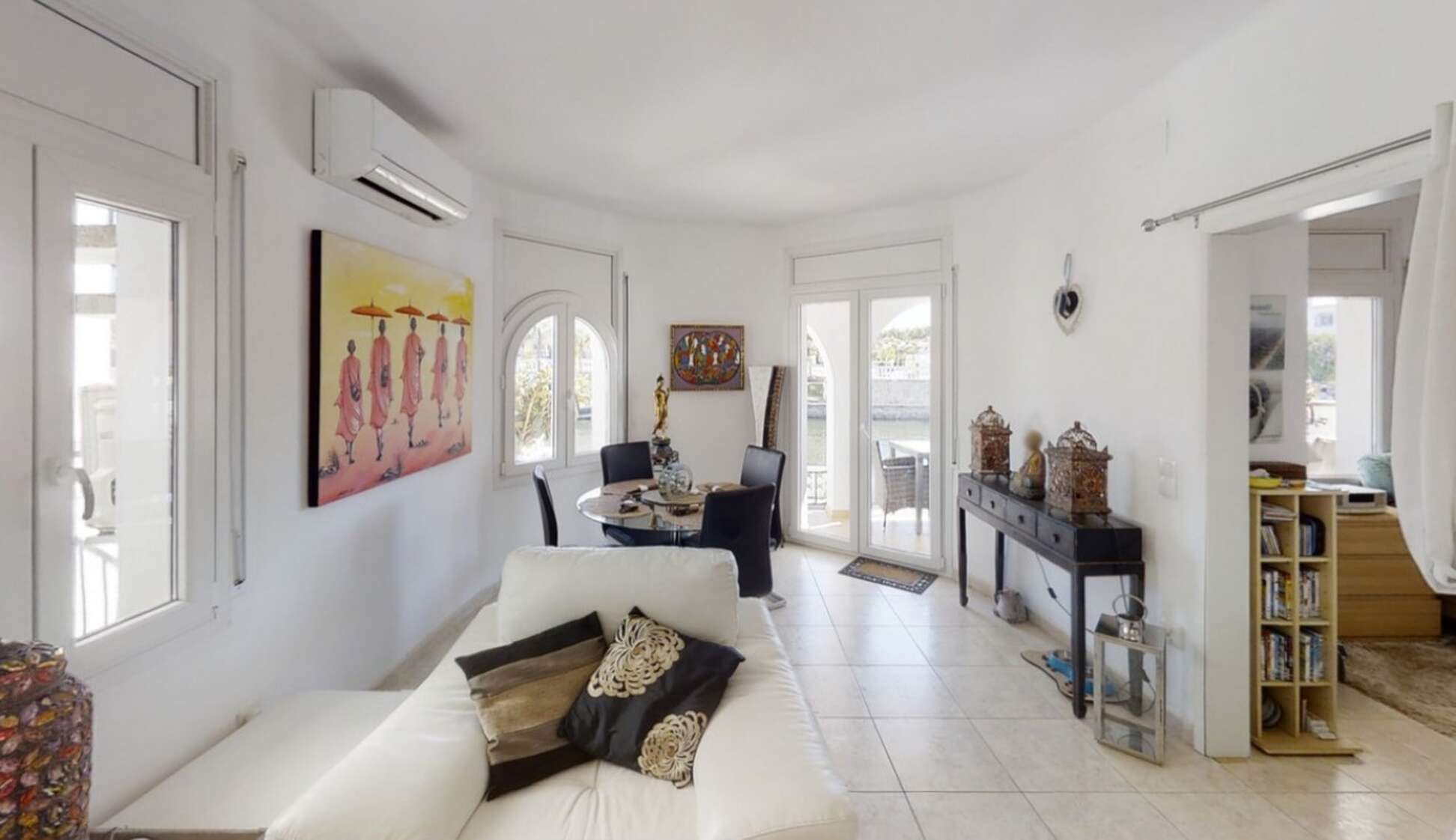 Haus am Kanal mit 10 m Liegeplatz am Empuriabrava-Kanal.