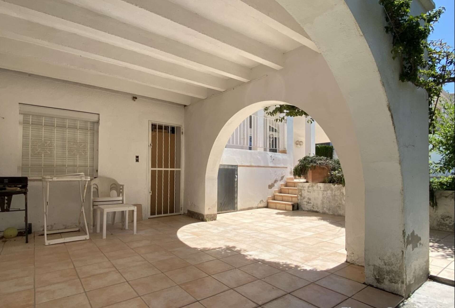 House with swimming pool and garage near the centre of Empuriabrava.