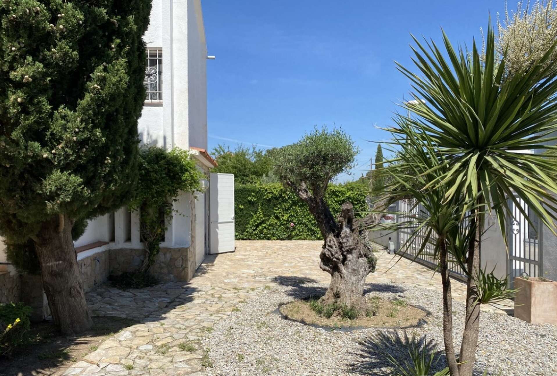 Maison avec piscine et garage près du centre d'Empuriabrava.