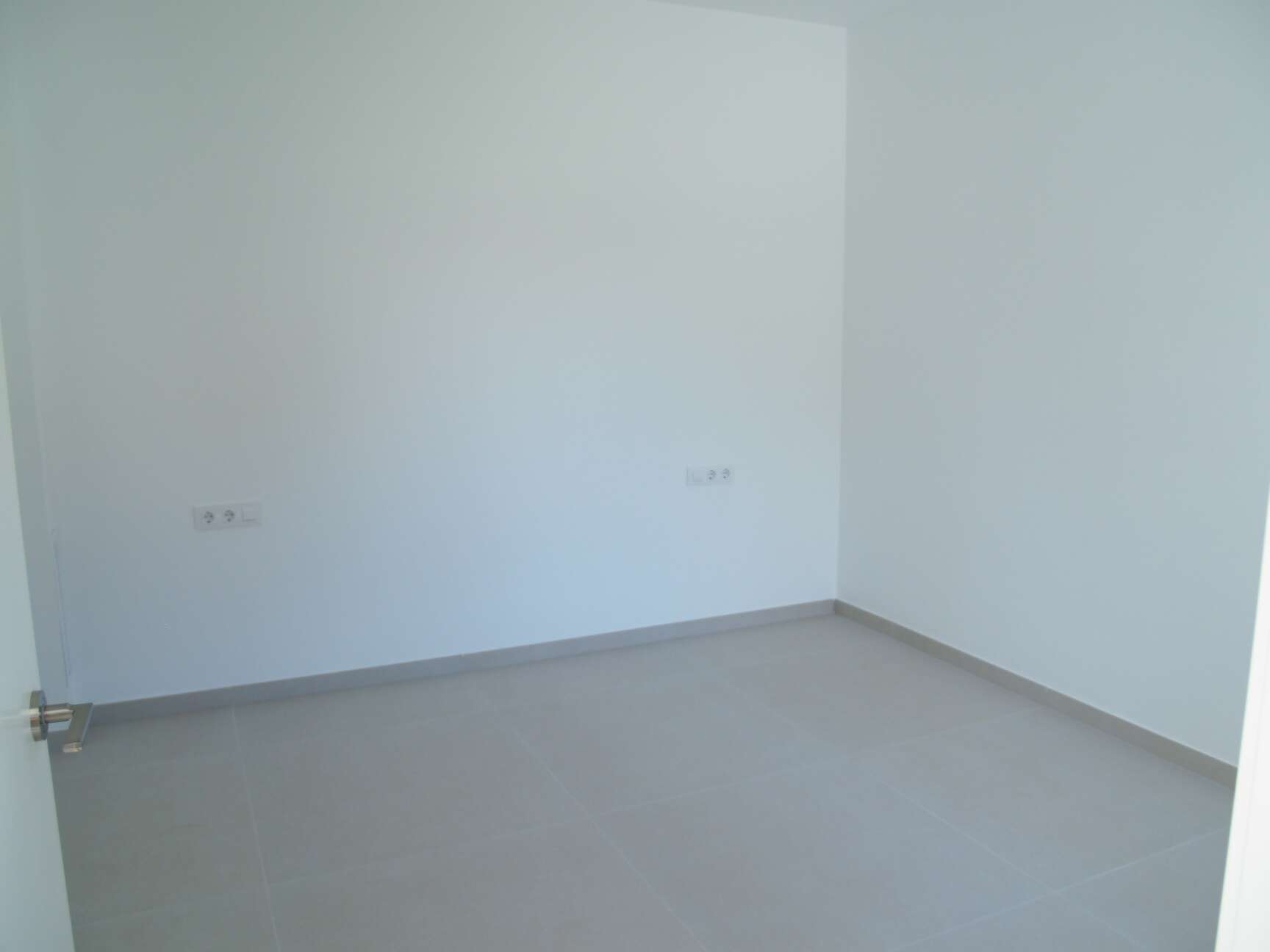 Nueva casa  de estilo moderno en venta Empuriabrava  ( D )