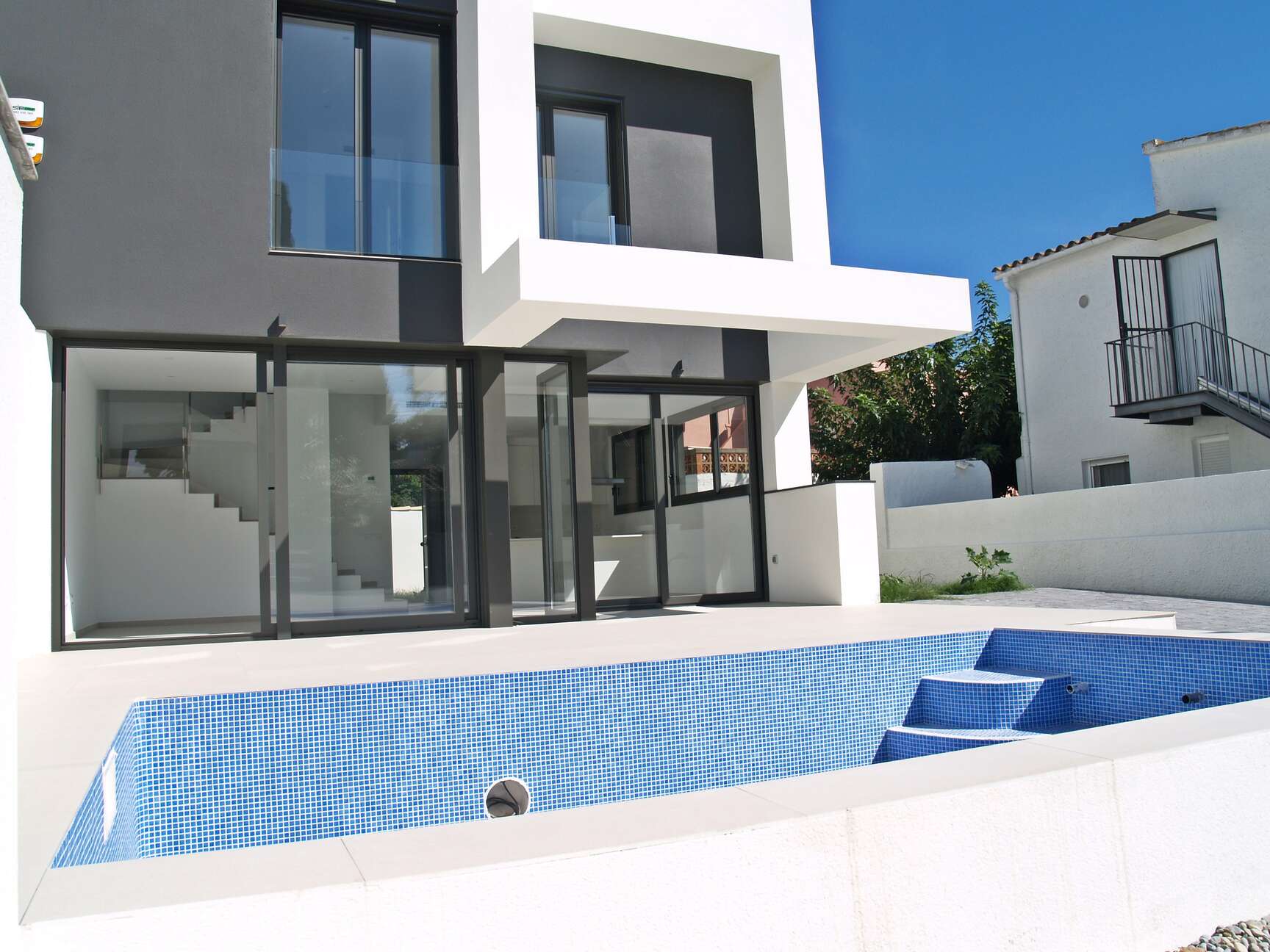 Modern style house for sale Empuriabrava  ( D )