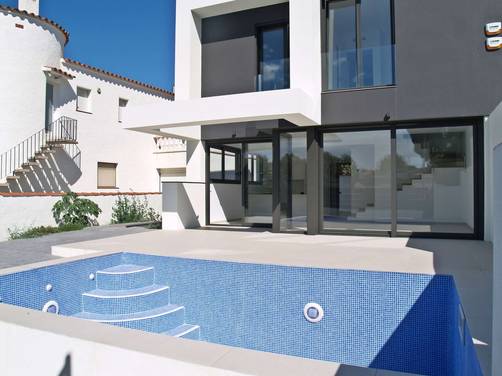 Modern style house for sale Empuriabrava  ( D )