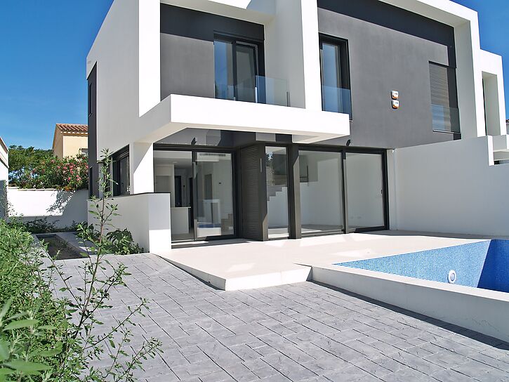 neu-modern-modernes-haus-pool-nahe-strand-zentrum-zu-verkaufen-empuriabrava-623