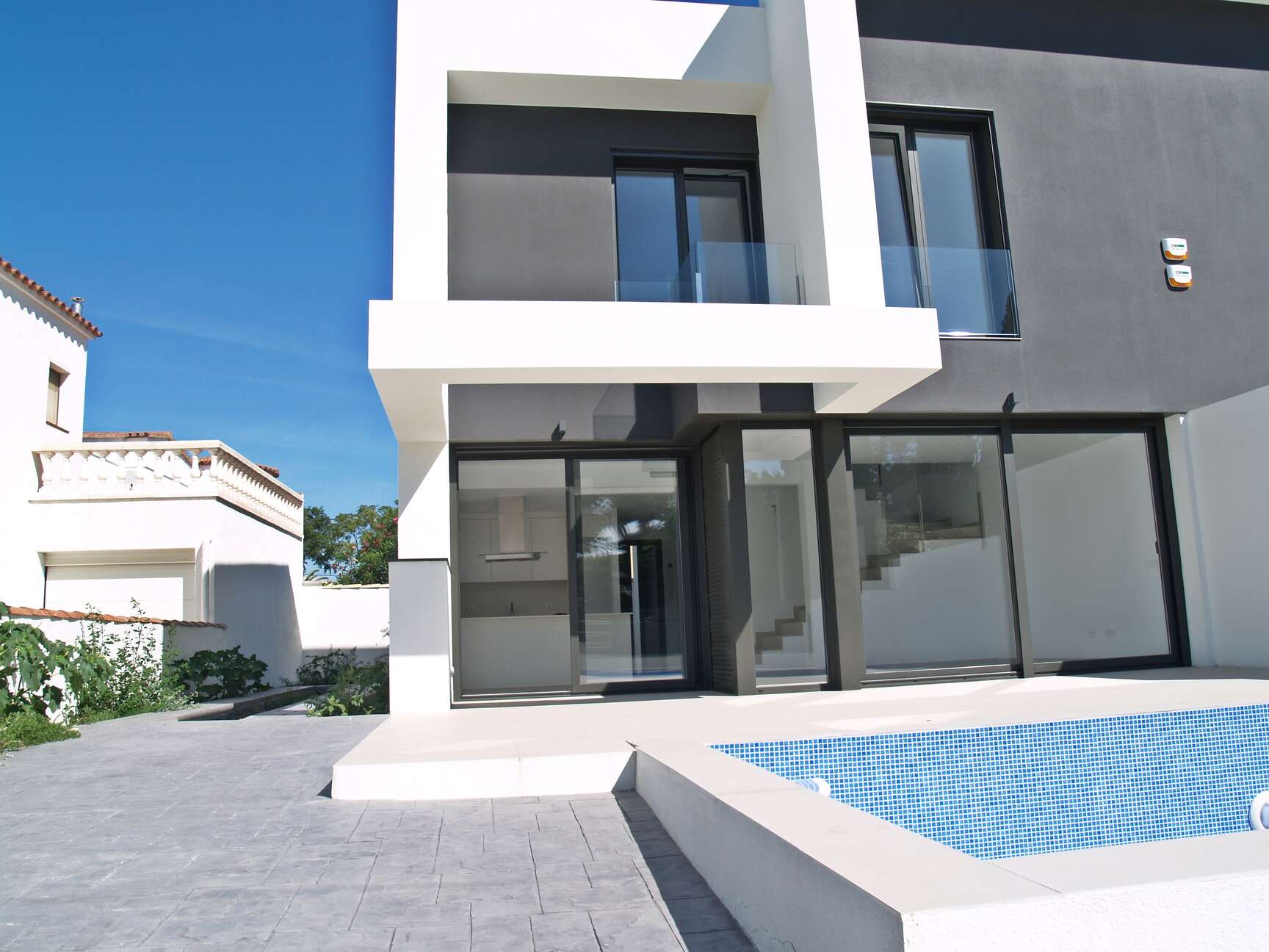 Nueva casa de estilo moderno en venta Empuriabrava ( I )