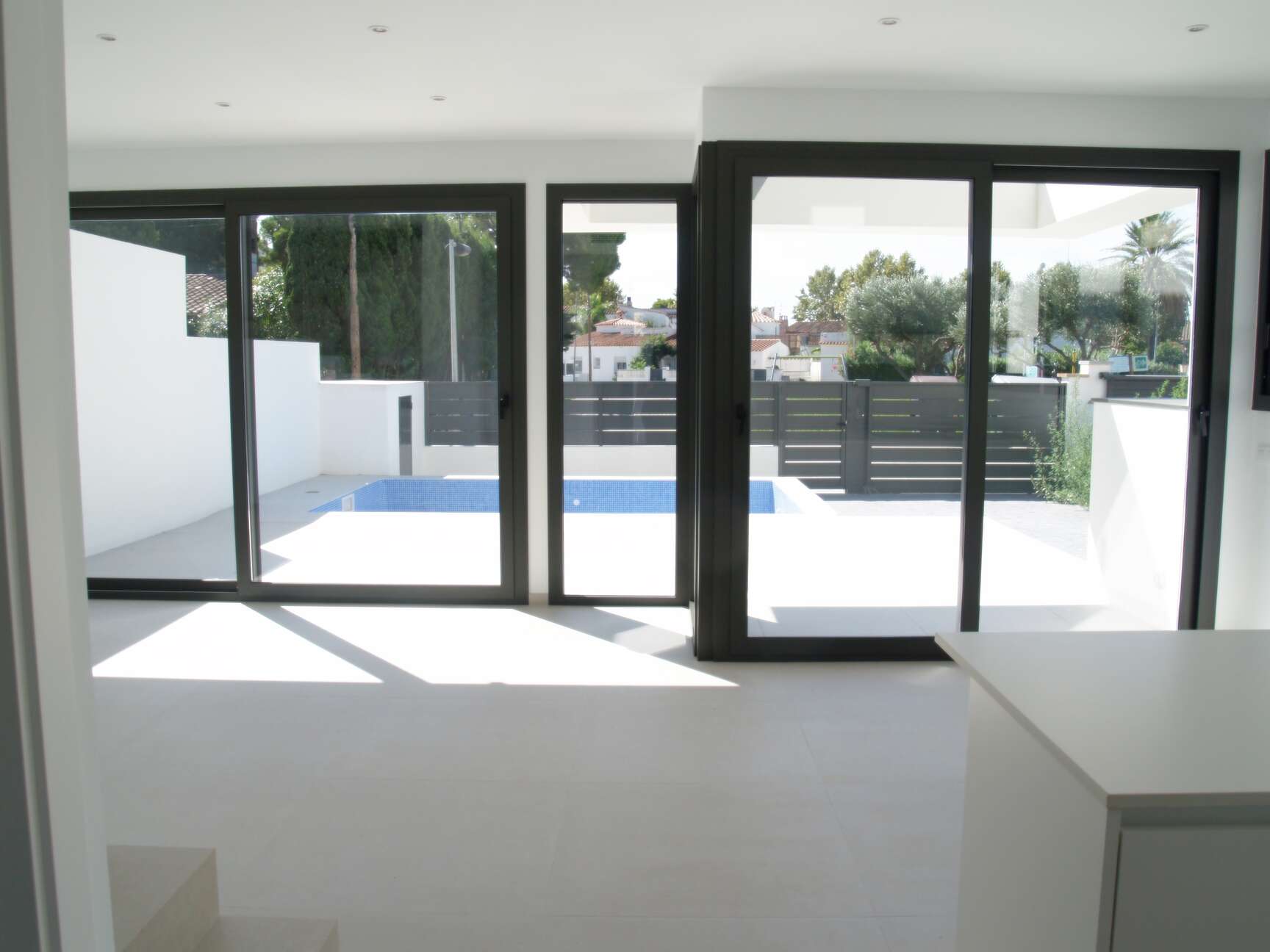 Maison neuve de style moderne à vendre Empuriabrava ( I )