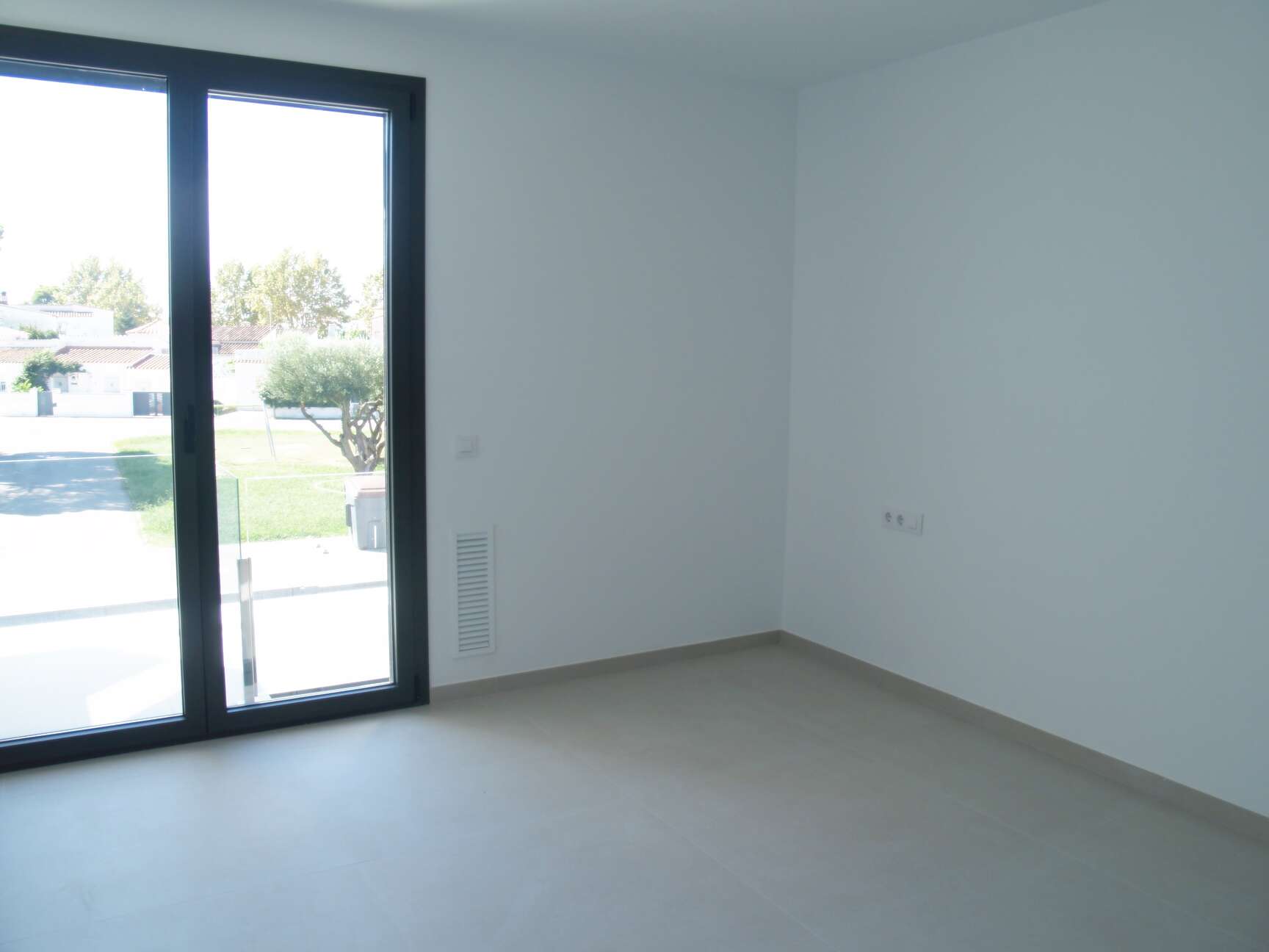 New modern style house for sale Empuriabrava ( I )