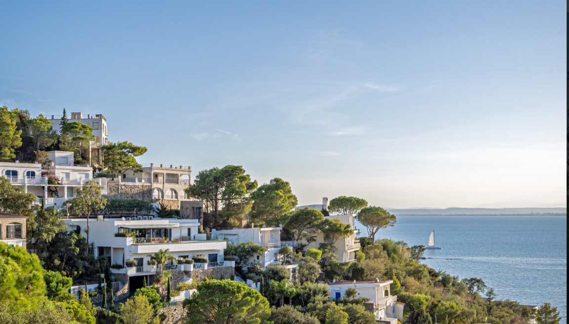 Spektakuläre Villa mit Blick auf die Bucht von Canyelles zu verkaufen Roses