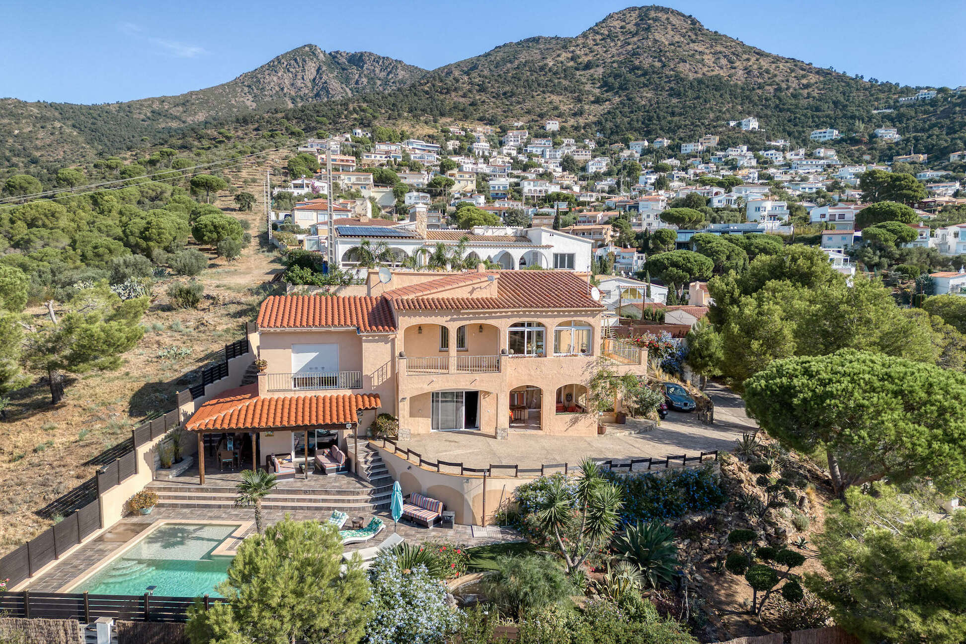 elegant-villa-panoramic-views-pool-sale-roses-masfumat-624