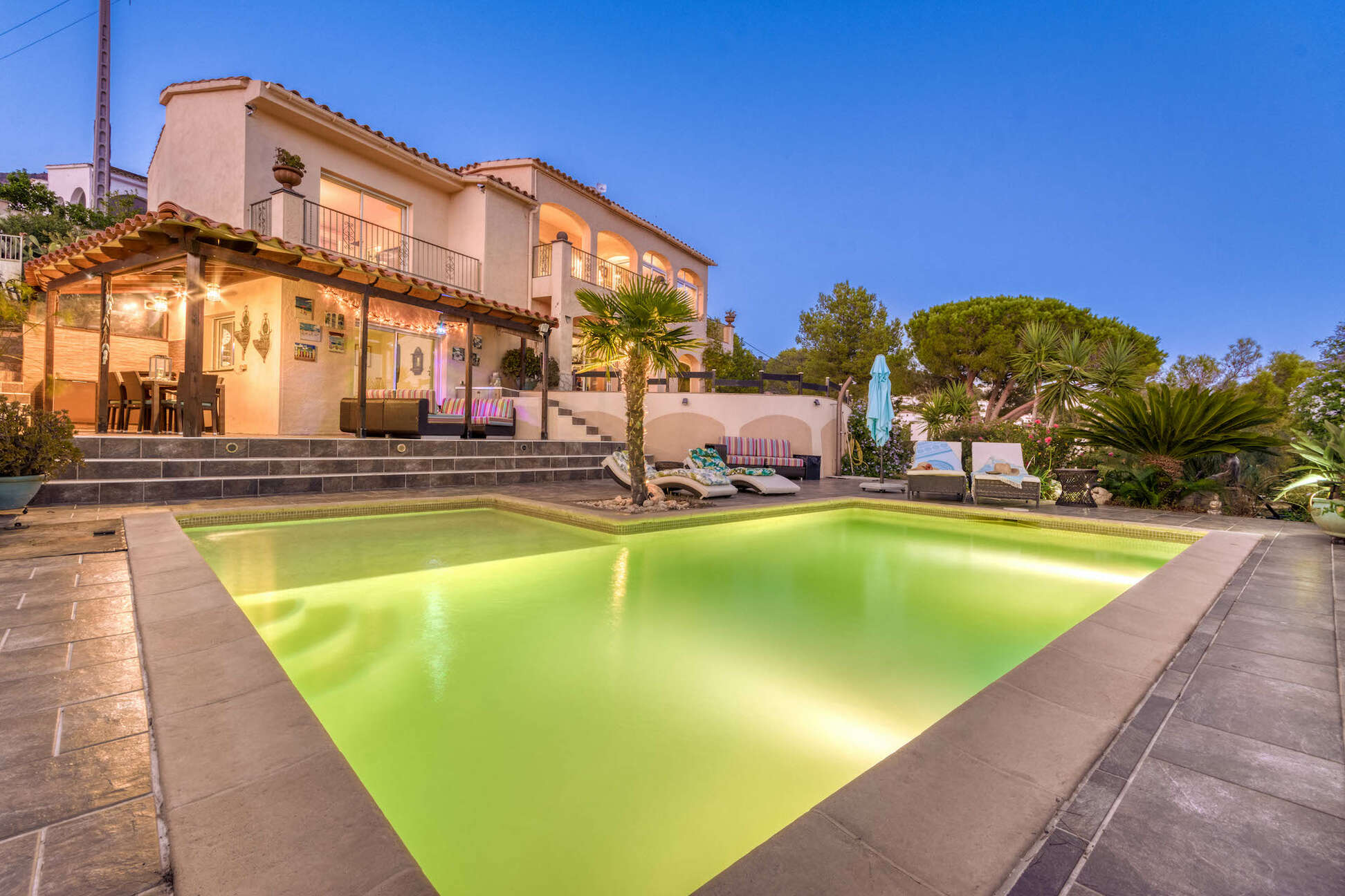 Elegant villa with panoramic views for sale Roses