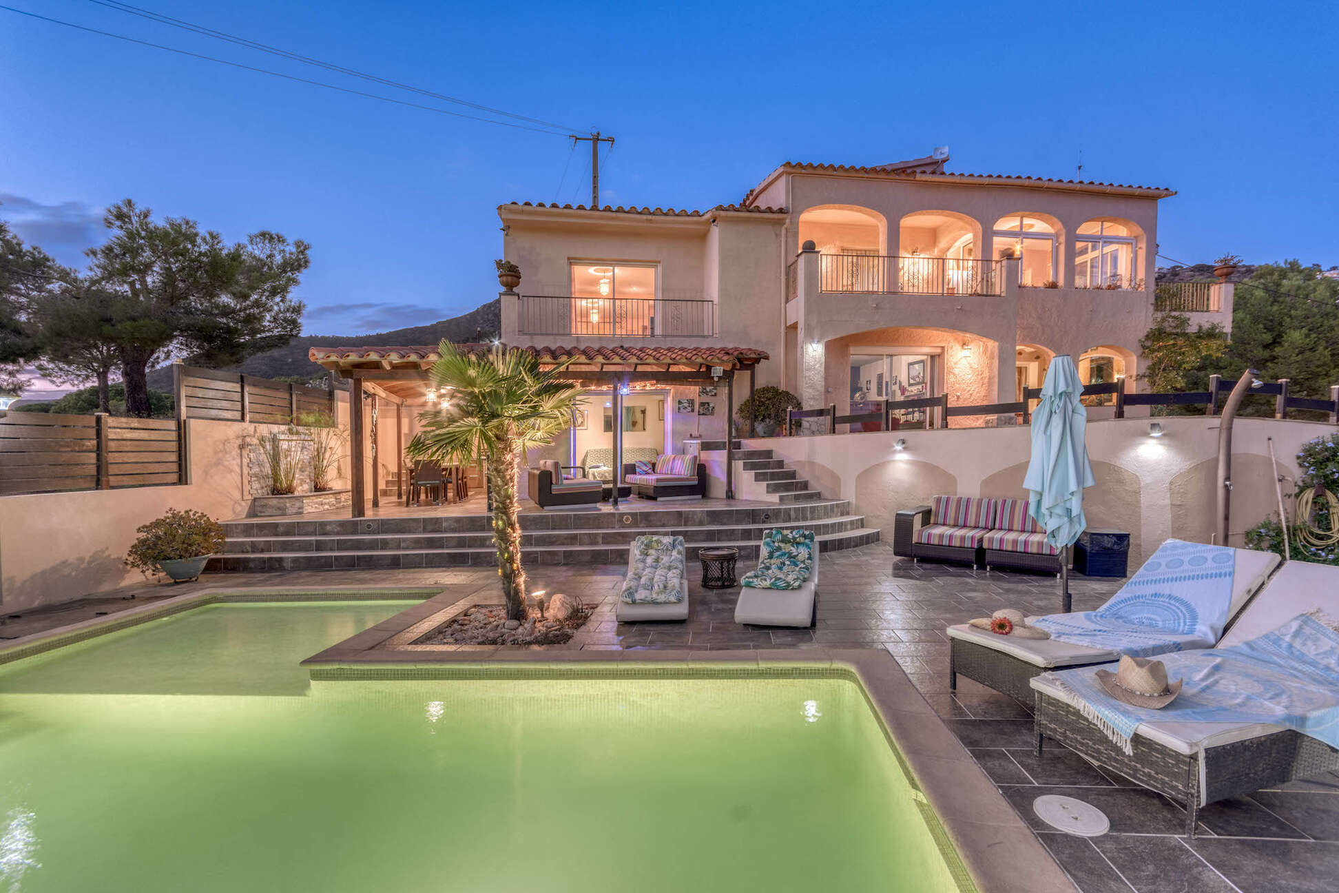 Elegant villa with panoramic views for sale Roses