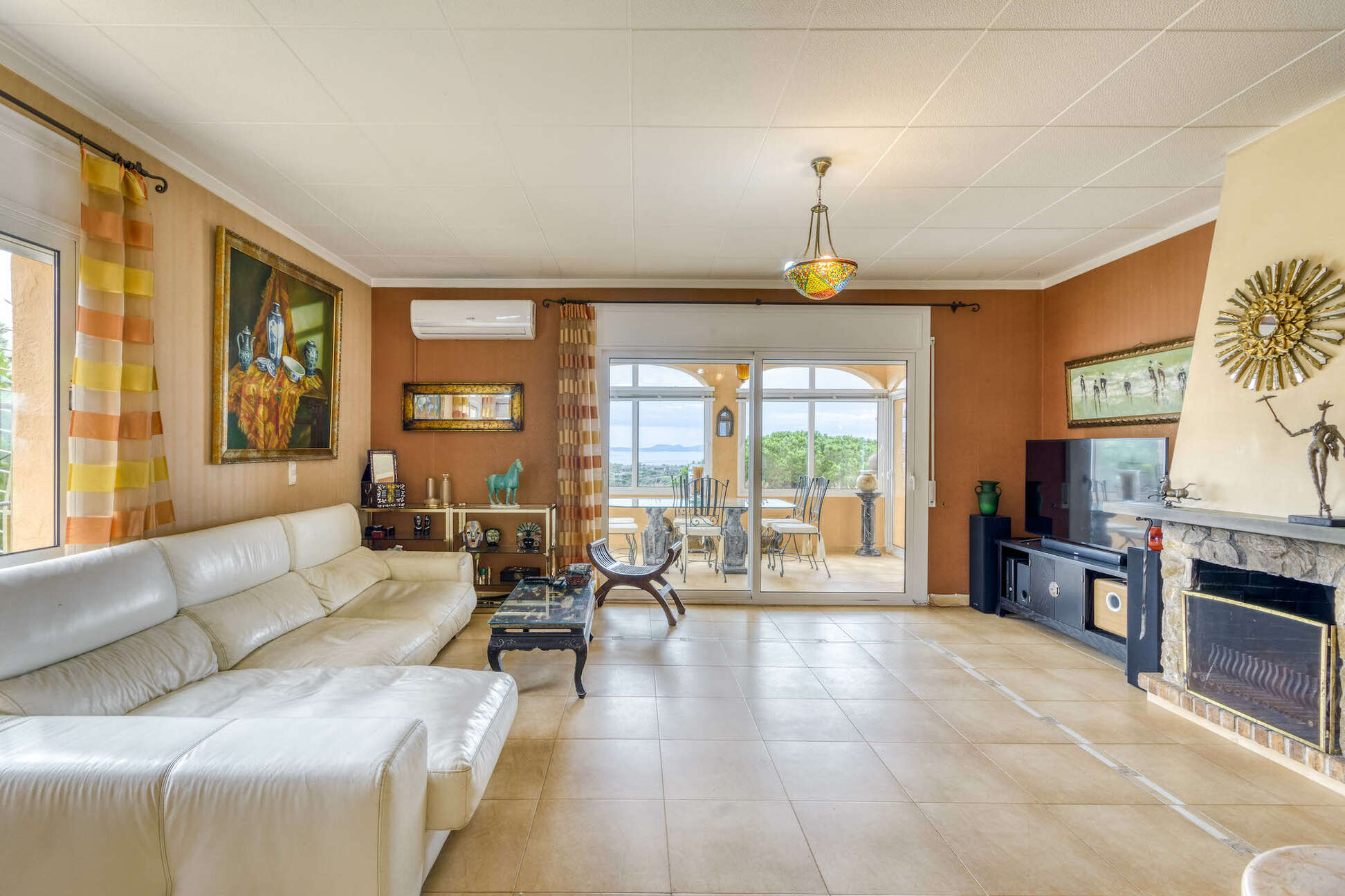 Elegant villa with panoramic views for sale Roses