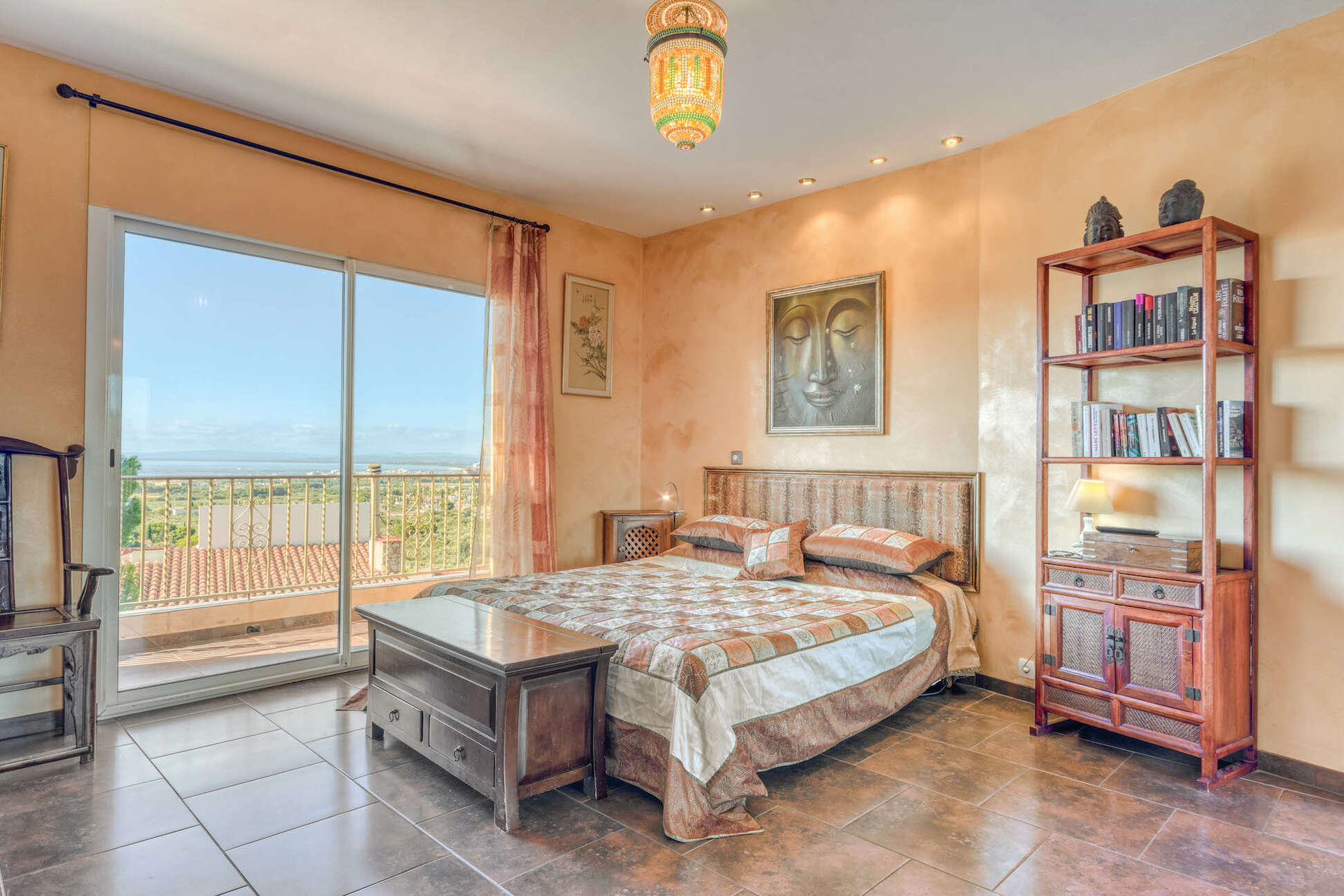 Elegant villa with panoramic views for sale Roses