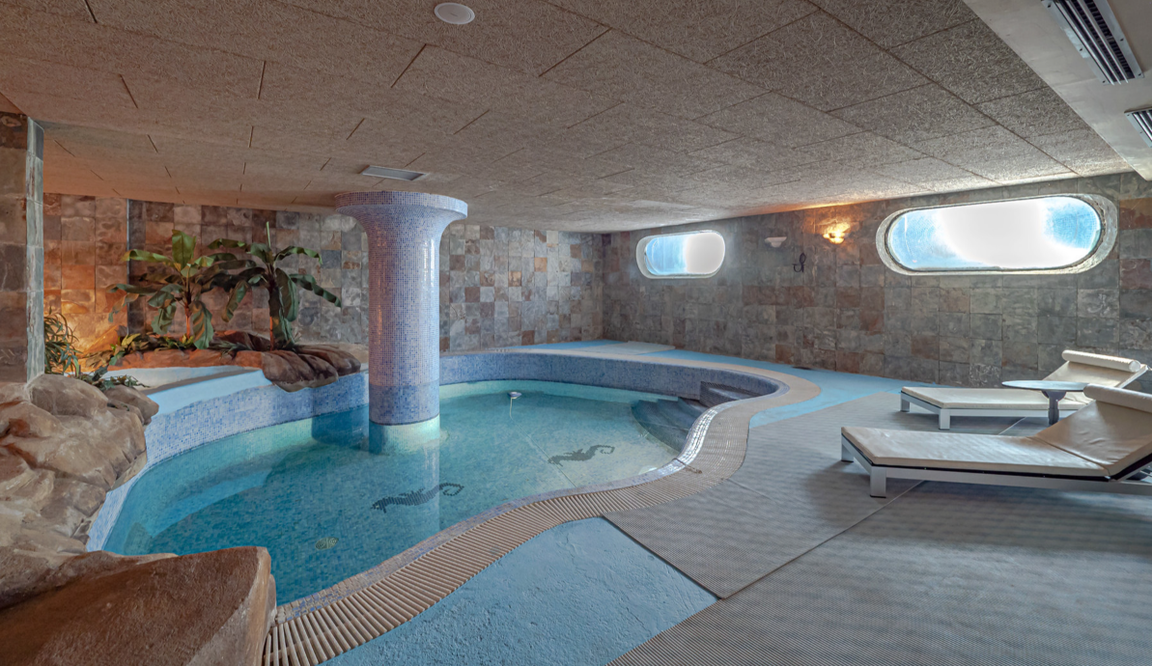 Luxury property with swimming pool and spa Palau Savardera
