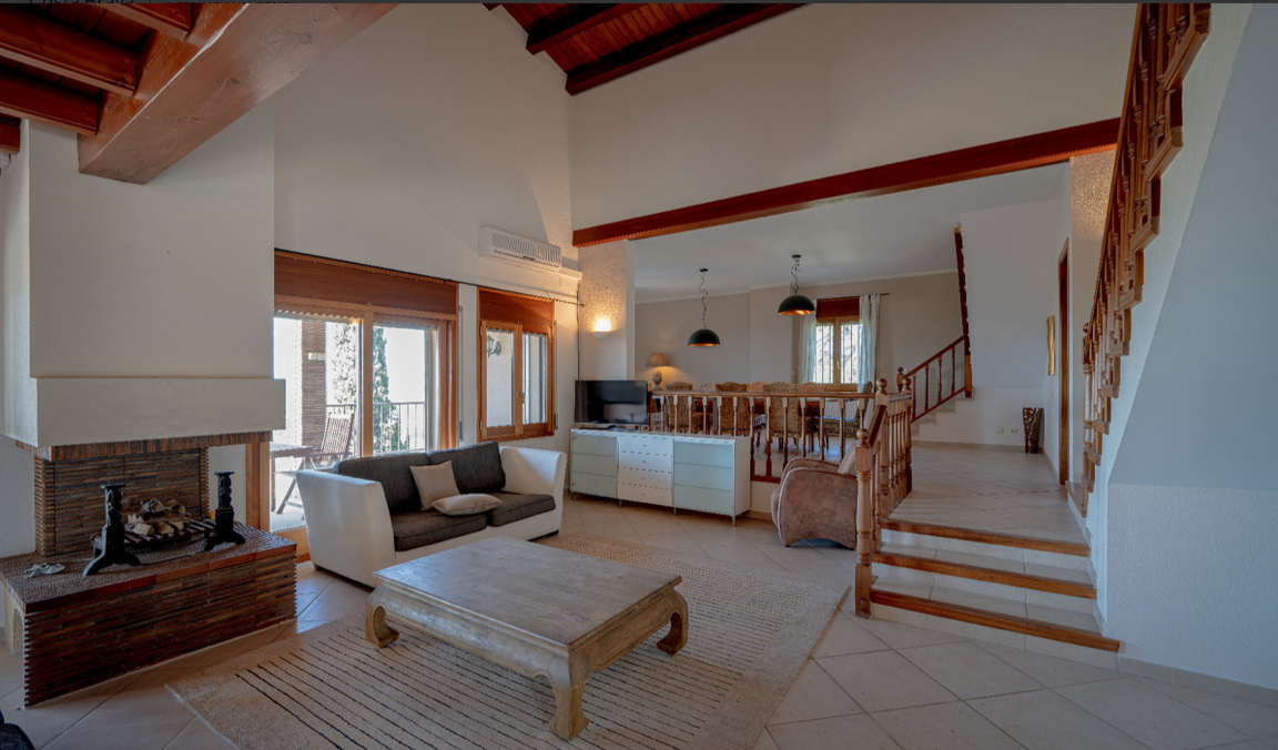 Nice rustic chalet for sale with views in Pau