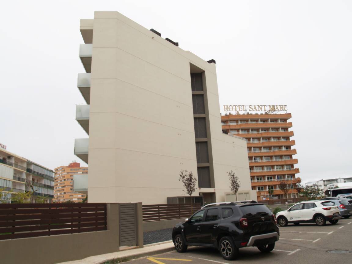 Nou apartament en planta baixa a 300 metres de la platja Roses