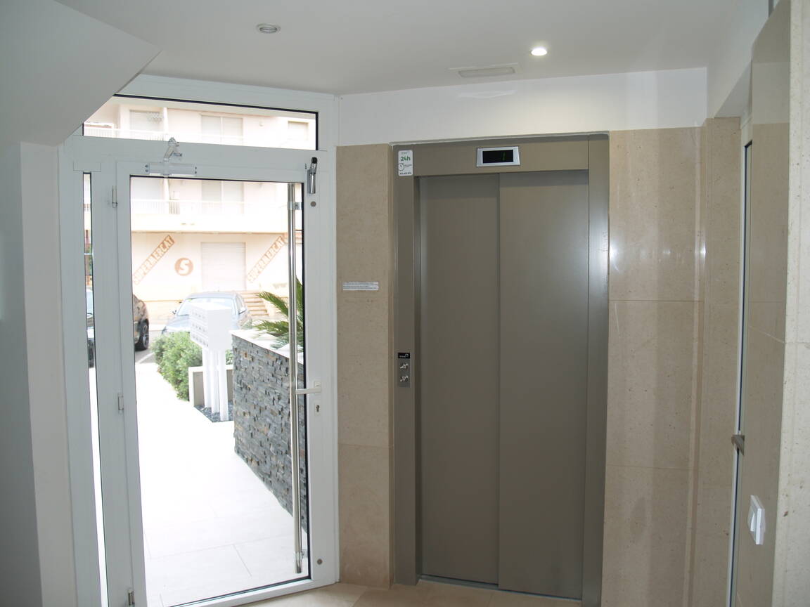 Nou apartament en planta baixa a 300 metres de la platja Roses