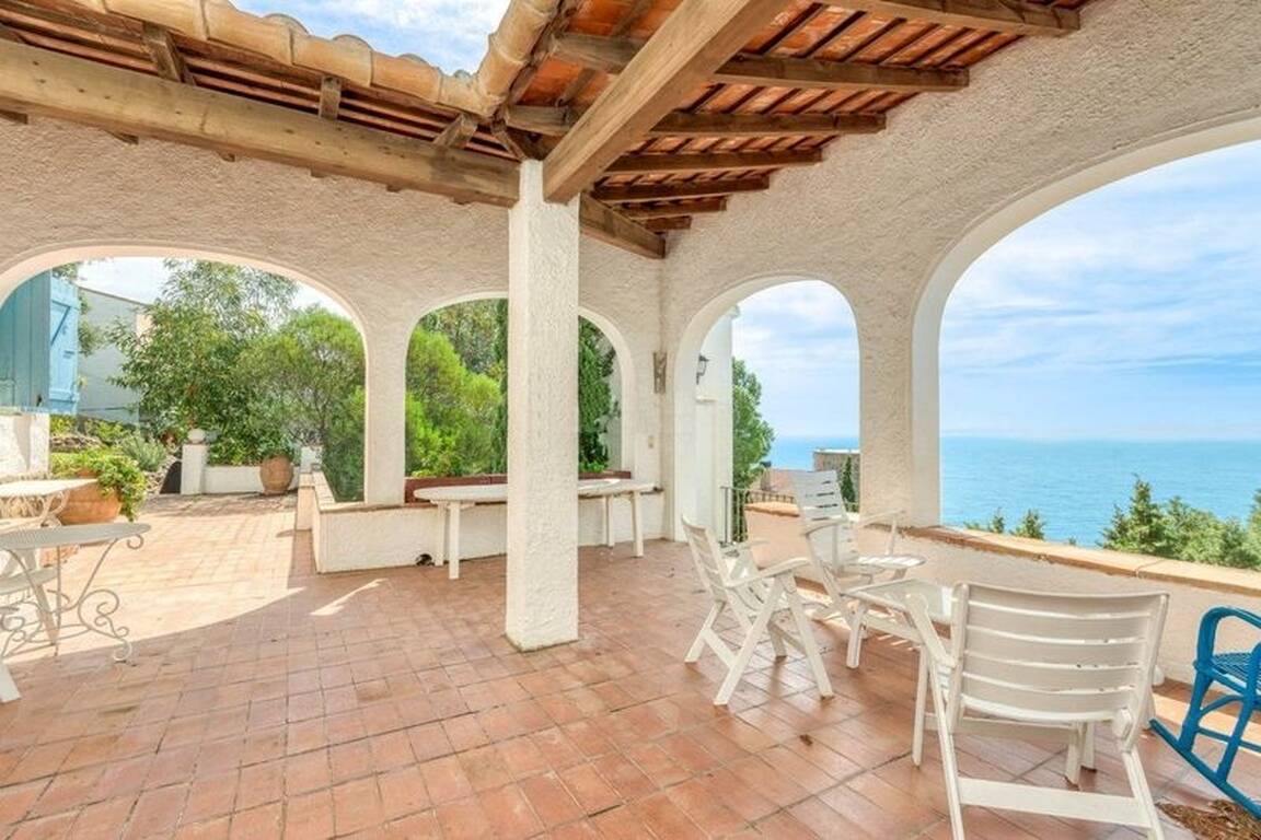 Casa estilo mediterraneo con vistas al mar en venta Rosas