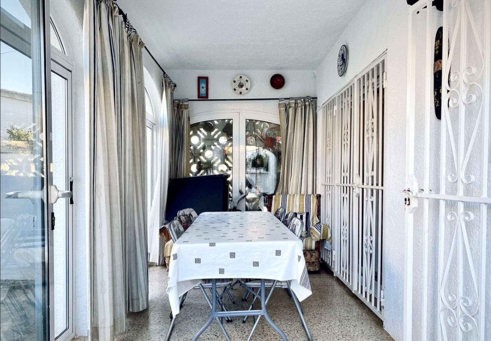 House for sale in Empuriabrava, 200m from the beach.