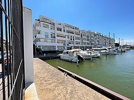 Top floor flat for sale in Roses.