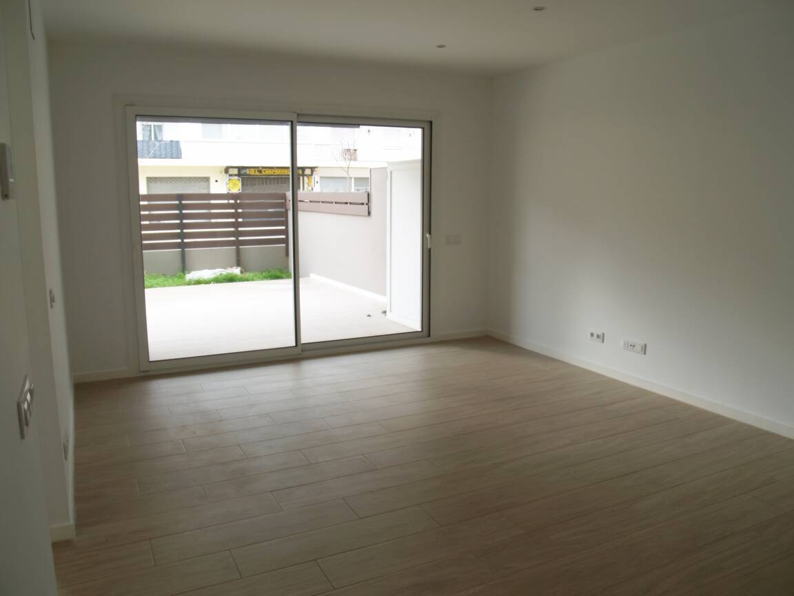 Nou apartament en planta baixa a 300 metres de la platja Roses