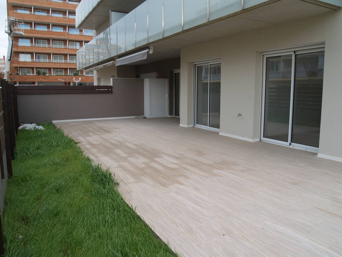 Nou apartament en planta baixa a 300 metres de la platja Roses
