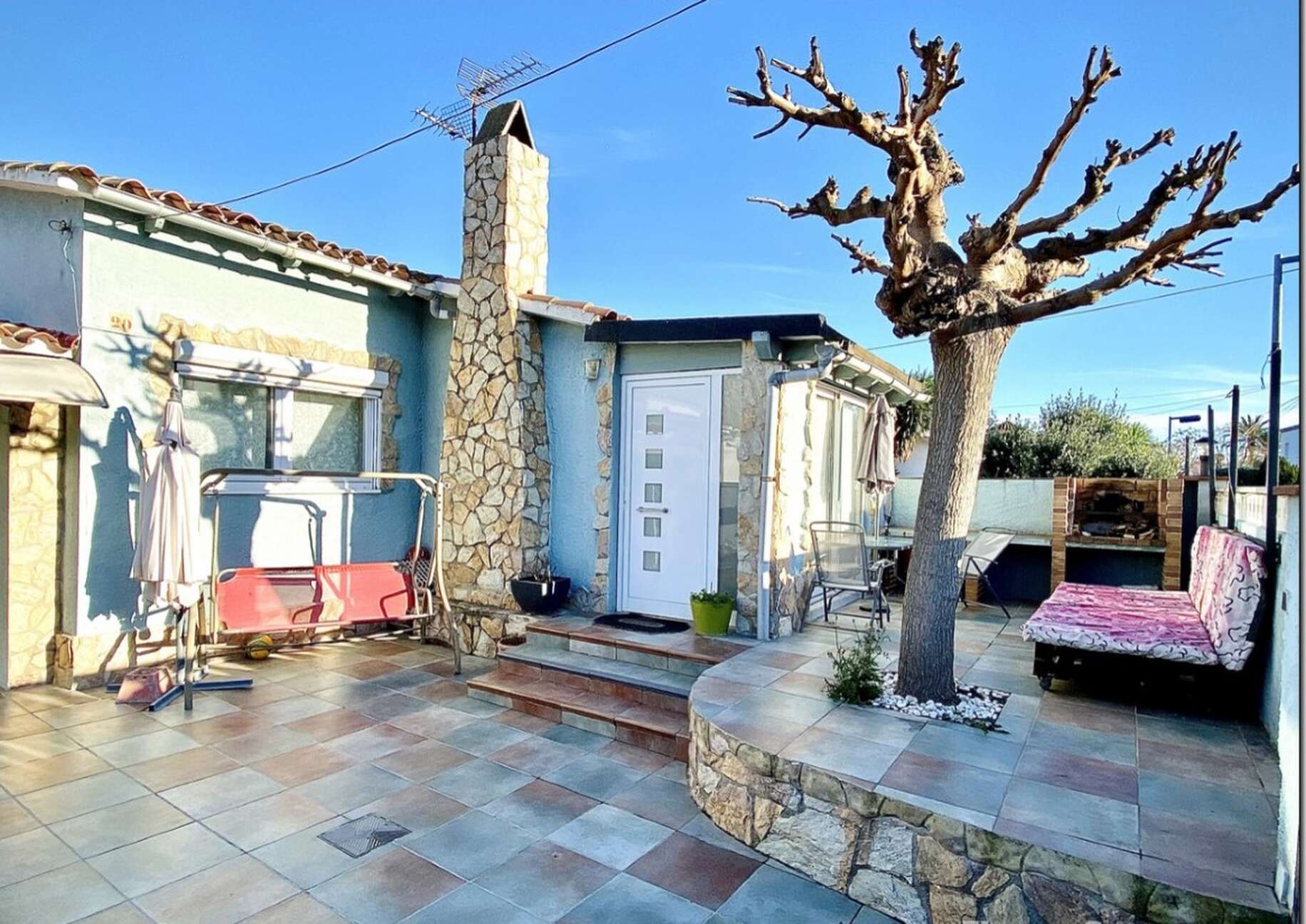 Renovated house with garage and garden for sale Empuriabrava