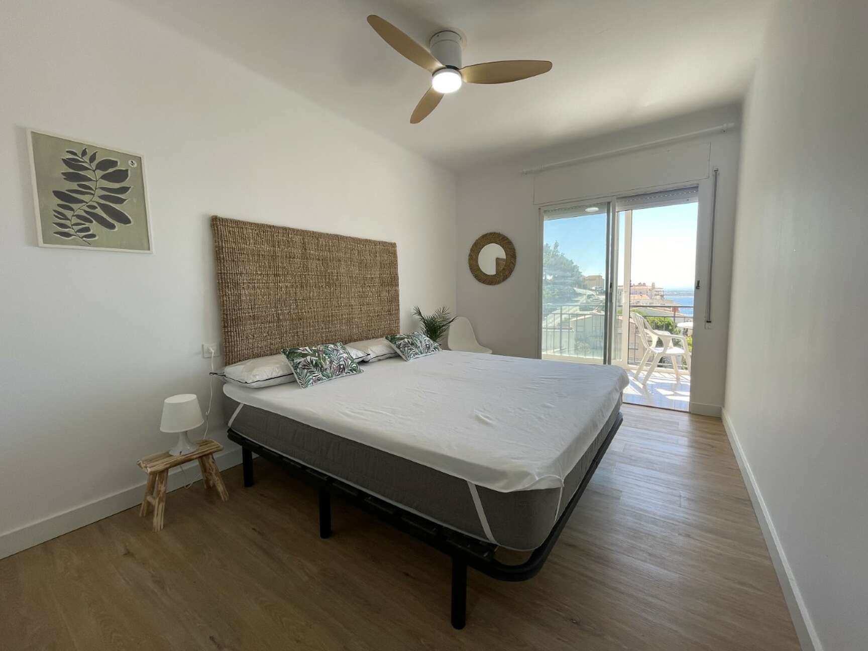 Bonito apartamento reformado con vistas al mar en Rosas