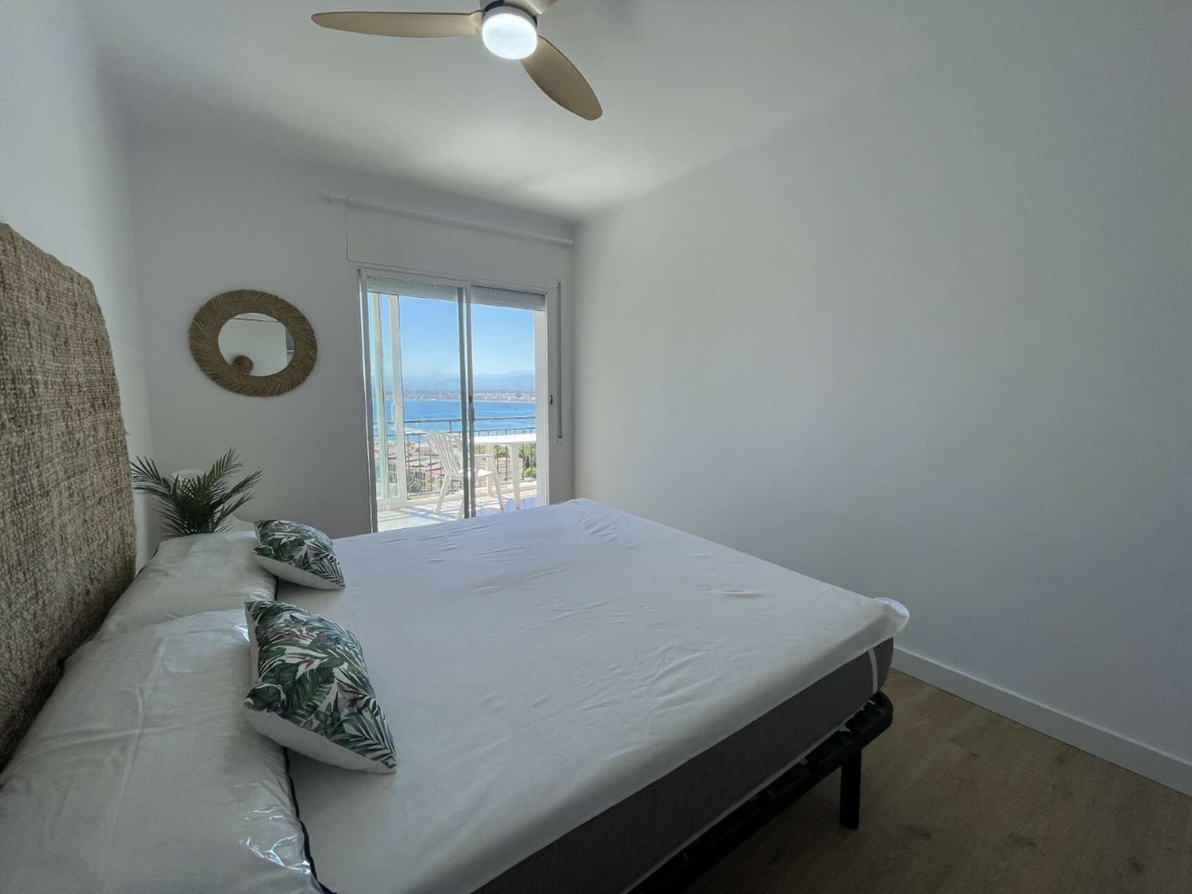 Bonito apartamento reformado con vistas al mar en Rosas